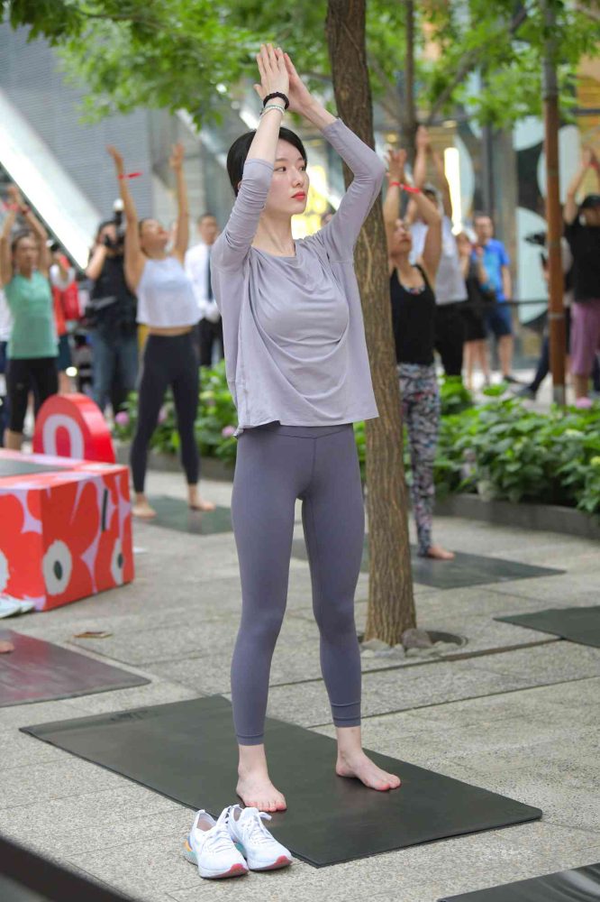 做瑜伽的小女人【75P】04023-七七小屋