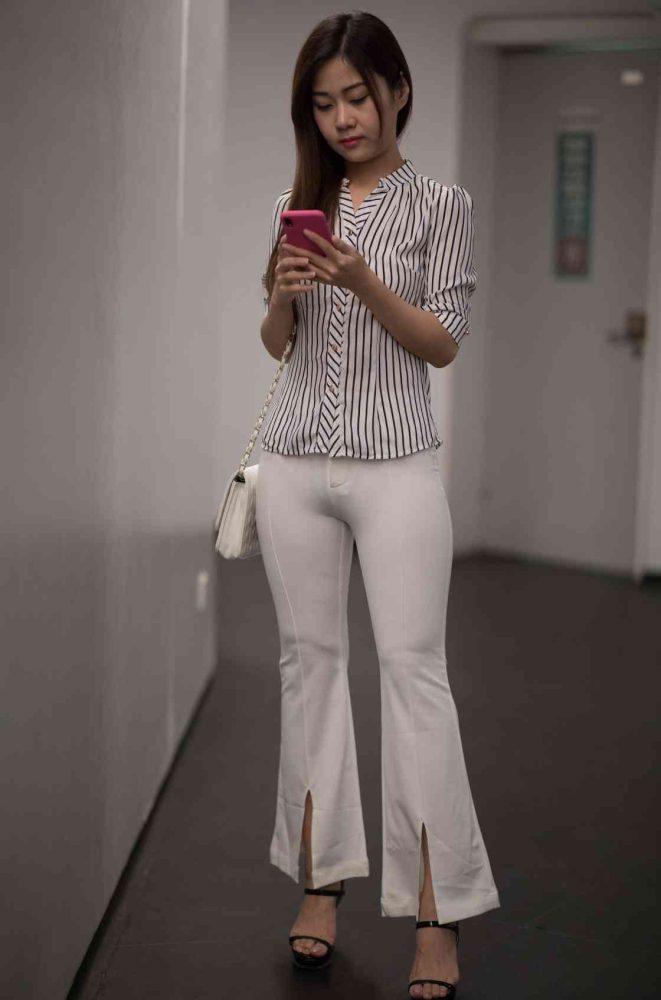 逛书店的白色紧身裤女孩【450P】04040-七七小屋