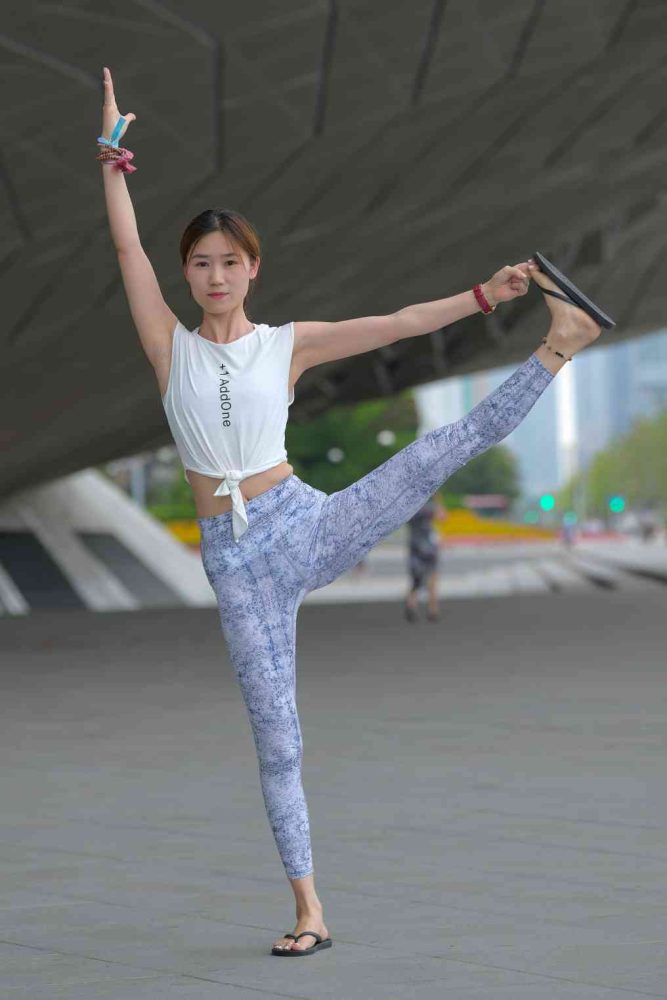 表演瑜伽的女孩【176P】04017-七七小屋