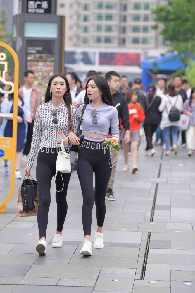 【免费】逛街的两个瑜伽裤姑娘【40P】04030-七七小屋