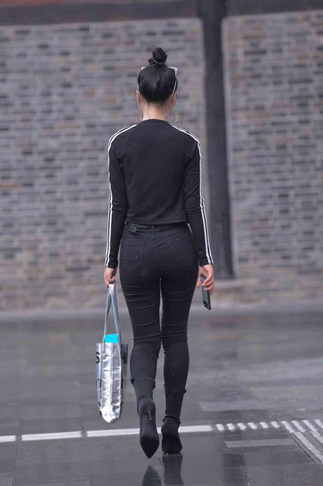 【免费】酷酷的紧身牛仔裤女人【7P】04038-七七小屋