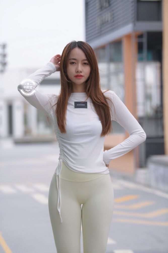 漂亮的白色瑜伽裤女孩 J1441 696P1V-21.4GB-七七小屋