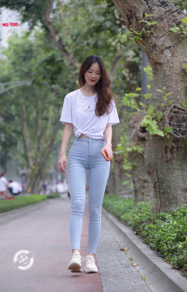 图片[1]-个子非常高的紧身牛仔裤女孩J2065 879P1V-25.5GB-七七小屋