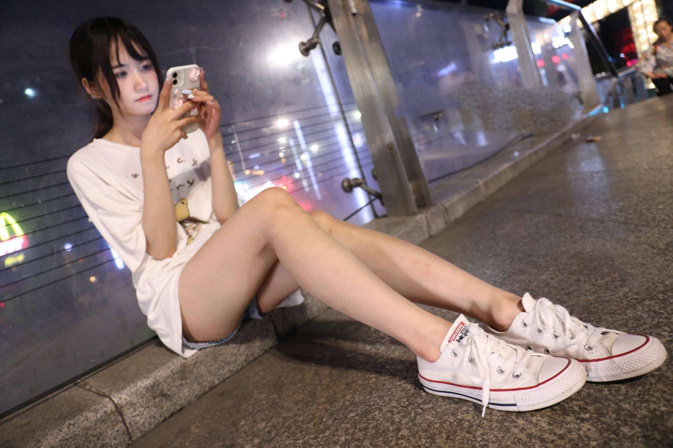 图片[3]-KTV里唱歌的长腿帆布鞋女孩【102P】20015-七七小屋