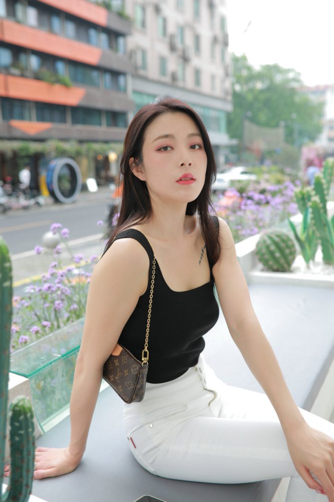 图片[1]-非常漂亮的白色紧身裤女孩J2055 895P2V-24.5GB-七七小屋