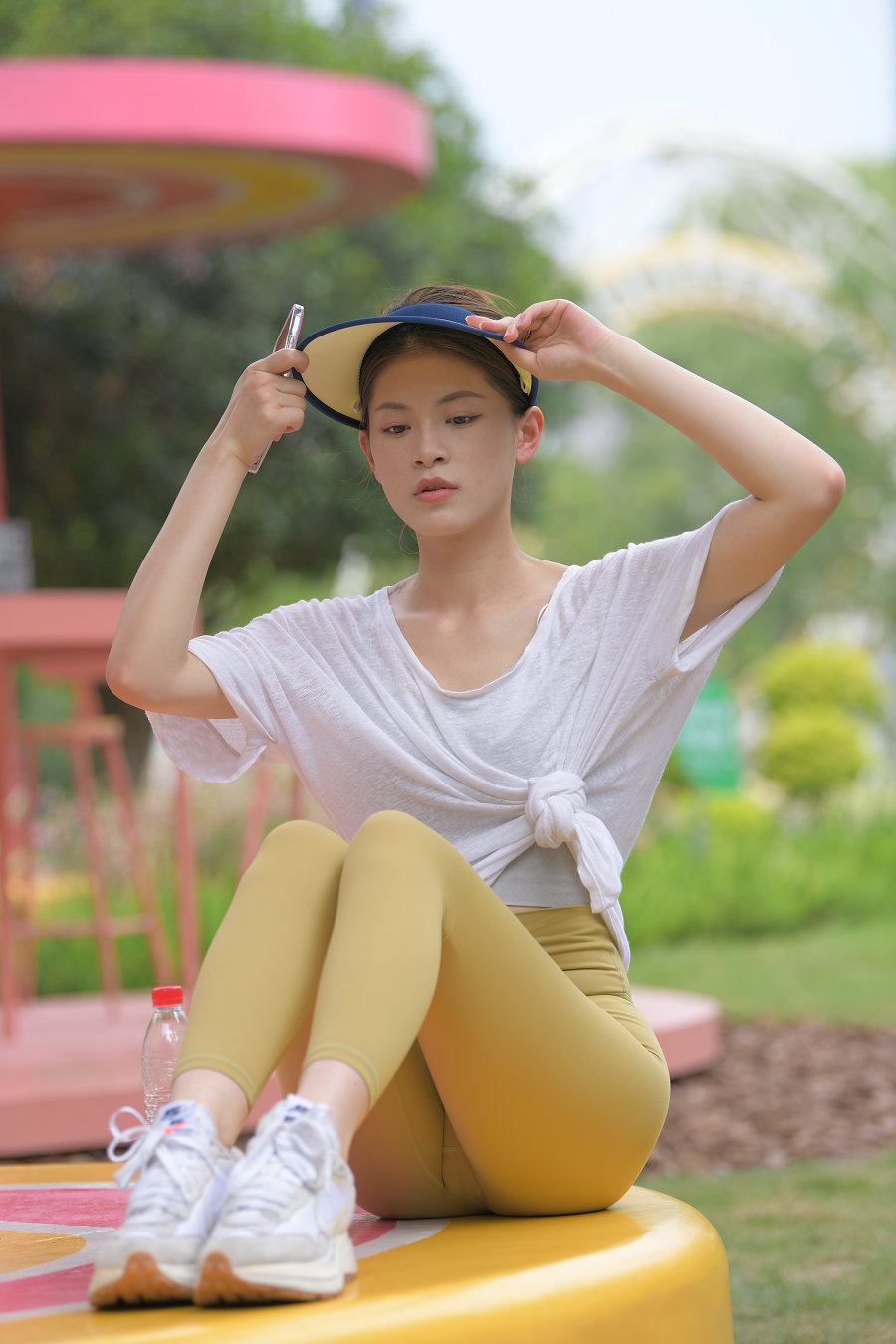 图片[1]-戴着遮阳帽的瑜伽裤女孩J2965 796P1V-27.1GB-七七小屋
