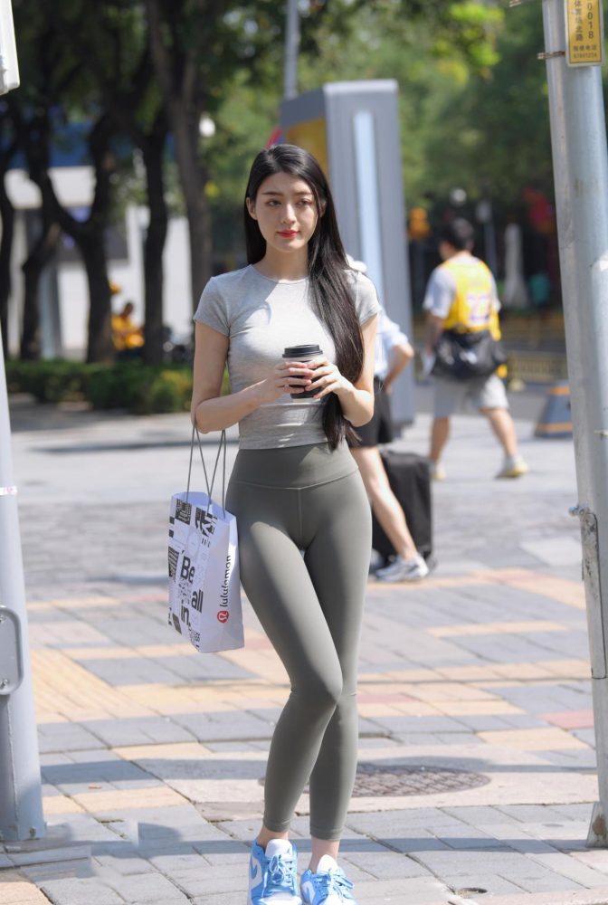 在外面逛街的瑜伽裤女孩J2240 449P1V-16.7GB-七七小屋