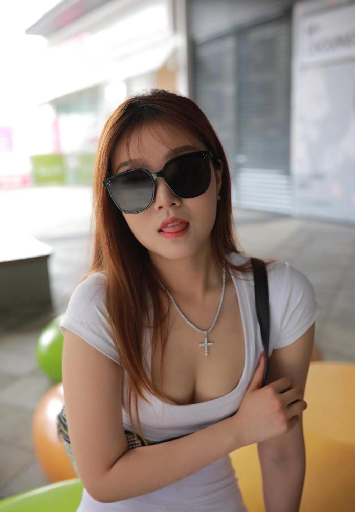 看上去拽拽的瑜伽裤女孩 J1695 425P1V-14.0GB-七七小屋