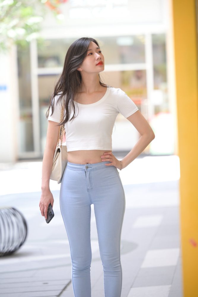 图片[2]-正在逛街的紧身牛仔裤女孩J1815 1112P1V-30.2GB-七七小屋