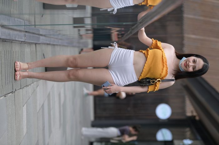 高腰白色短裤的漂亮女孩【767P】00065-七七小屋