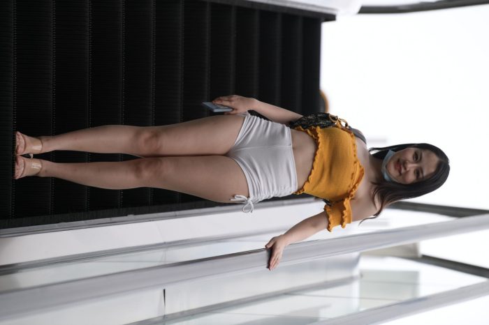 高腰白色短裤的漂亮女孩【767P】00065-七七小屋