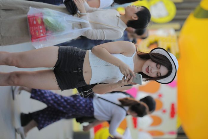 非常时尚阳光的牛仔热裤女孩【808P】00064-七七小屋