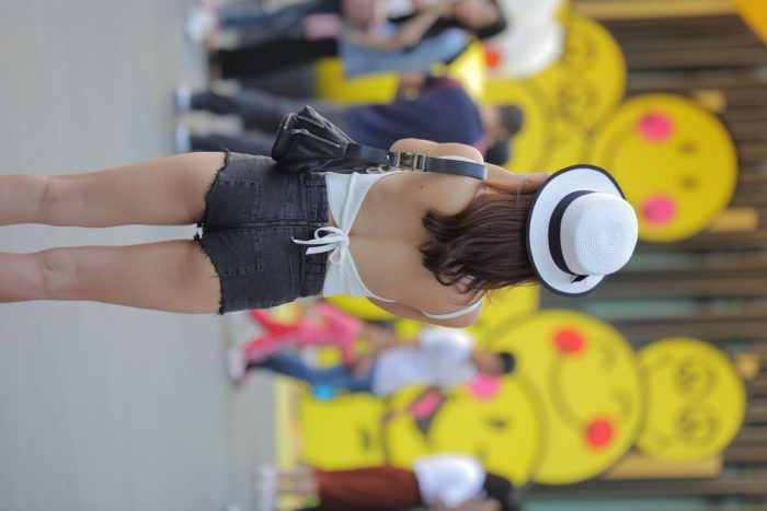 非常时尚阳光的牛仔热裤女孩【808P】00064-七七小屋