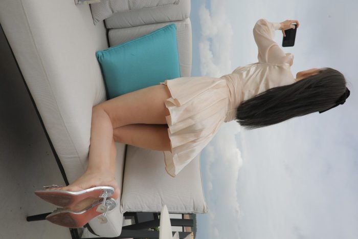 戴黑色蝴蝶结的长发女孩【369P】00027-七七小屋