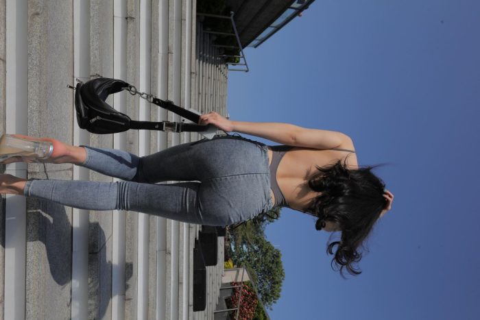 漂亮的紧身牛仔裤长发女孩【474P】00059-七七小屋