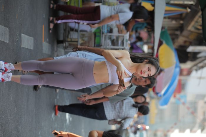 逛街的马尾辫瑜伽老师【556P】00016-七七小屋