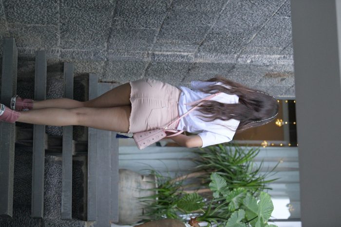 非常清纯甜美的短裙姑娘在逛街【458P】00052-七七小屋