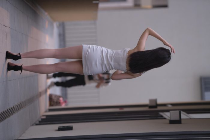 长发女孩紧身短裙特别显身材【245P】00040-七七小屋