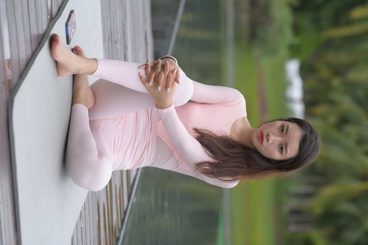 图片[7]-很漂亮眼睛也很大的白色瑜伽裤女孩【249P】00063-七七小屋