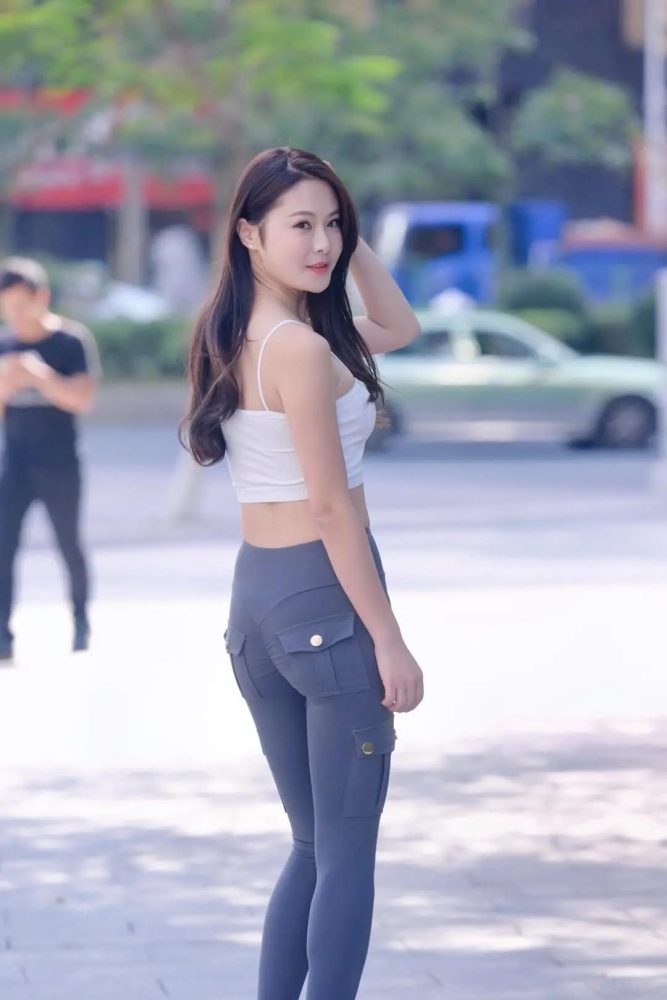 紧身牛仔裤小女人 J1746 562P-12.8GB-七七小屋