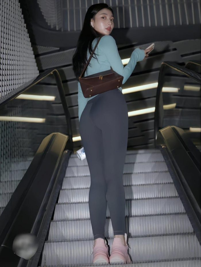 晚上逛商场的瑜伽裤漂亮女孩J2244 225P2V-15.1GB-七七小屋