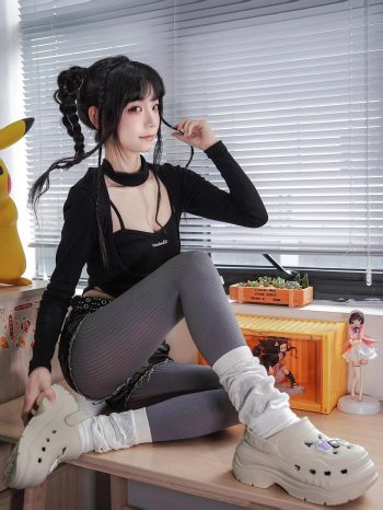 图片[9]-牛仔热裤+灰丝姑娘玩自拍-七七小屋