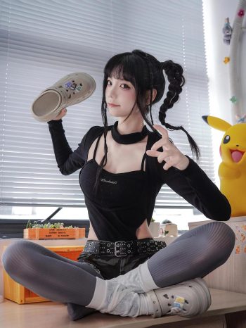 图片[10]-牛仔热裤+灰丝姑娘玩自拍-七七小屋