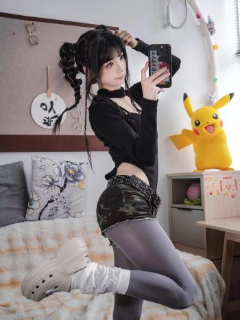 图片[2]-牛仔热裤+灰丝姑娘玩自拍-七七小屋